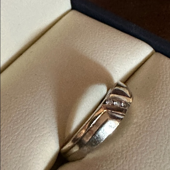 Diamond engagement ring and wedding band - Picture 5 of 5